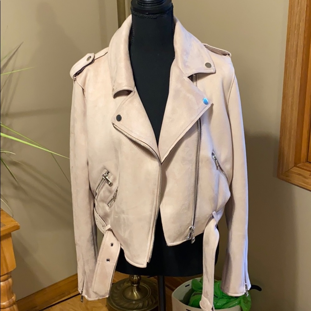 🌸Forever 21 Light pink Suede jacket 🌸